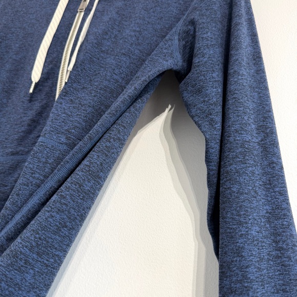 Vuori Halo Performance Hoodie 2.0 Midnight Heather thin stretchy - Picture 9 of 12